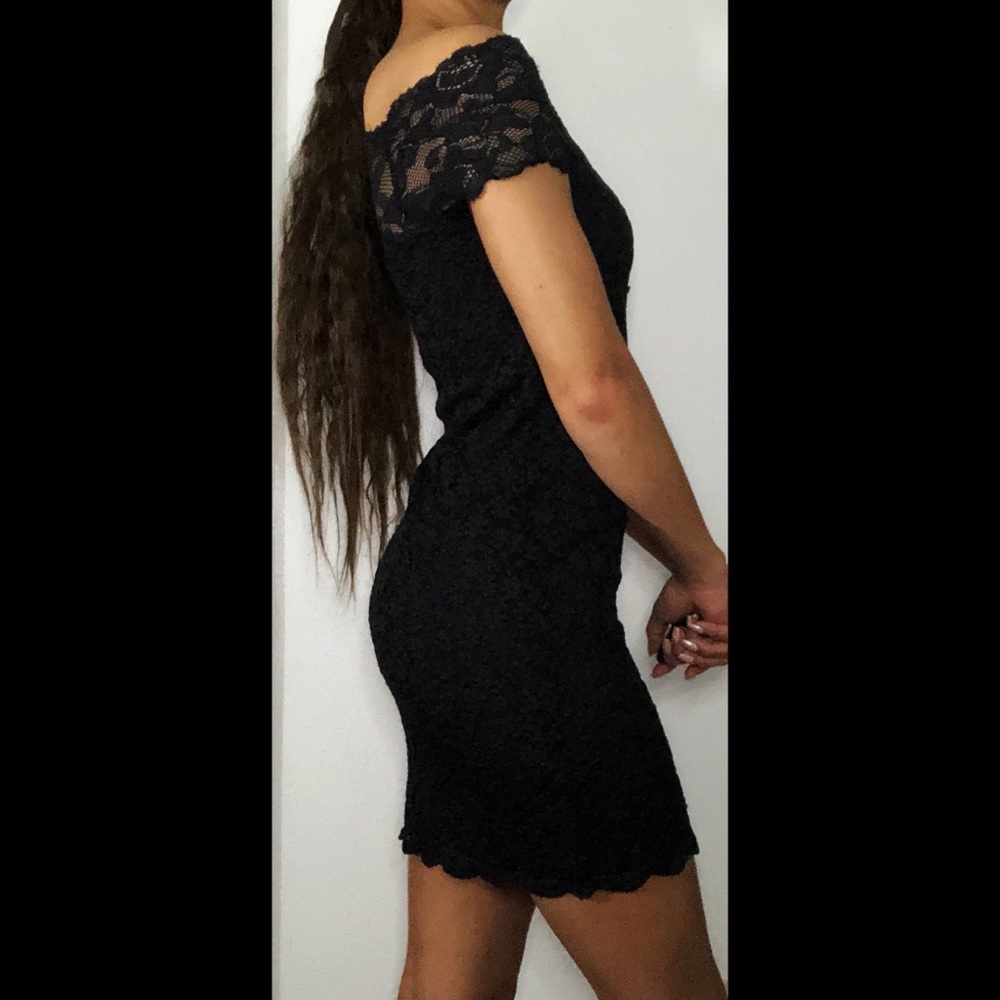 S RAGS TO WISHES Black Lace Off the Shoulder Mini